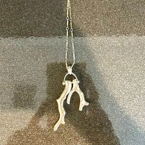 SILVER TONE CORAL NECKLACE ON ADJUSTABLE CHAIN.